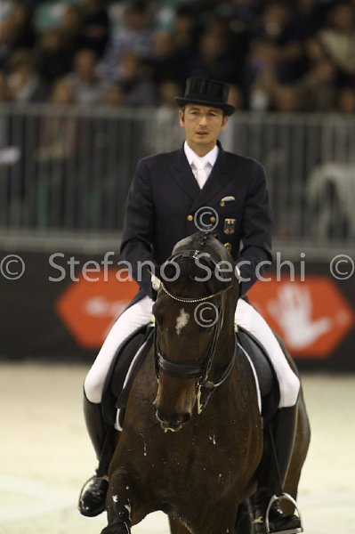 LAUGKS_MEGGLE\'S WELTTALL_MILANO_2011_SS3_9895.jpg